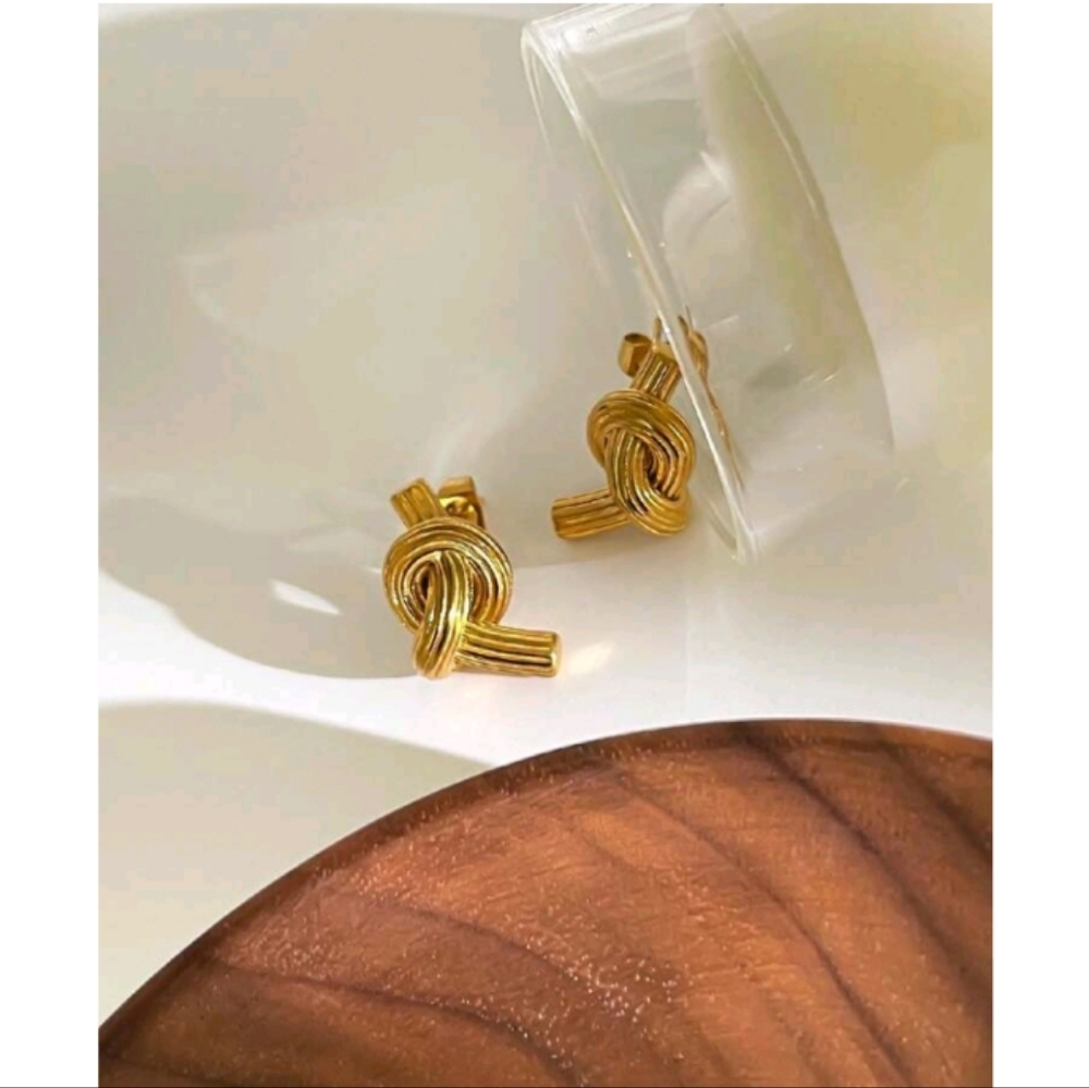 NEW! Anthropologie Trendy Knot Today Minimalist Stud Gold Earrings - Picture 4 of 5